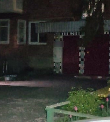 На Полтавщині з п’ятого поверху випала неповнолітня: вона в тяжкому стані