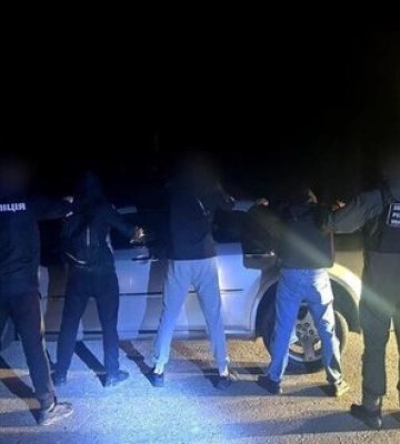5 тис. дол. за переправлення до Словаччини - на Закарпатті затримали організаторів схеми для ухилянтів. ФОТО
