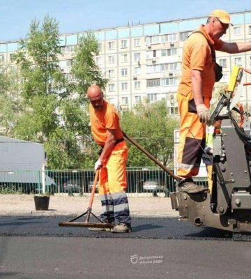 У Дніпрі на вул. Великій Діївській закінчують поточний ремонт дороги