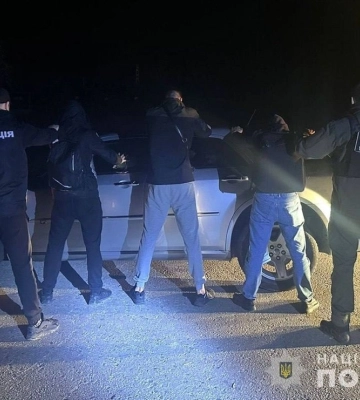 5 тис. дол. за переправлення до Словаччини - на Закарпатті затримали організаторів схеми для ухилянтів. ФОТО