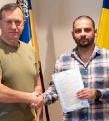 Герою України Олегу Гончаруку подарували квартиру в Ужгороді Герою України Олегу Гончаруку подарували квартиру в Ужгороді