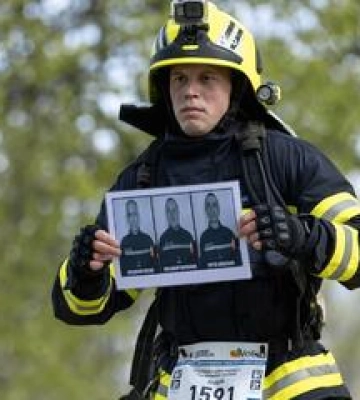 Полтавський рятувальник присвятив півмарафон незламності загиблим колегам