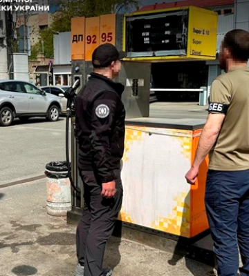 Вилучили пальне та обладнання на понад 1 млн грн: у Києві викрили незаконну АЗС