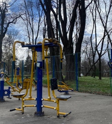 Вуличні тренажери: де у Надвірній зайнятись спортом на свіжому повітрі