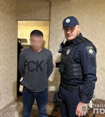 В Ужгороді поліція затримала зловмисника, який у себе в квартирі задушив 23-річну жительку Київщин