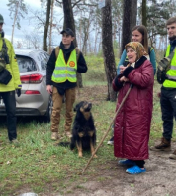 Кінологічний пошуковий загін врятував літню жінку, яка зникла на Київщині 