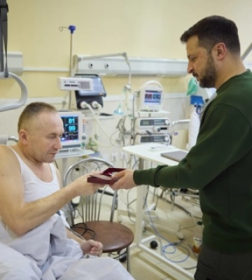 Зеленський відвідав у Чернівцях військових, які проходять лікування після поранень