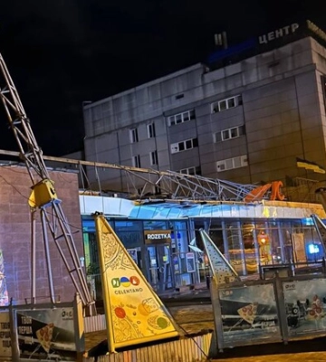 У Запоріжжі рятувальники та комунальні служби всю ніч ліквідували наслідки негоди