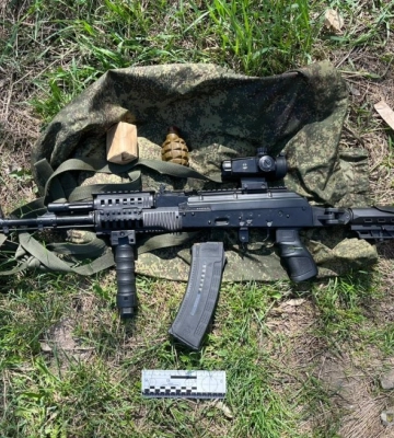 У двох жителів Кропивницького району знайшли автоматичну модернізовану зброю та гранату (ФОТОФАКТ)