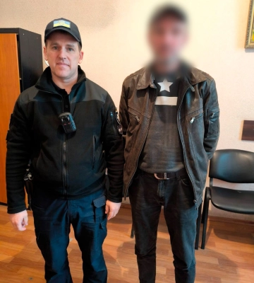Погрожував і вимагав гроші на випивку: у Харкові мати скаржилась на сина