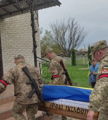 Загинув внаслідок детонації мінно-вибухового пристрою: на Волині попрощалися із сапером Миколою Ковбою. Фото