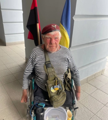 Відомий волонтер дядя Гріша у Чернівцях збирає кошти на допомогу військовим