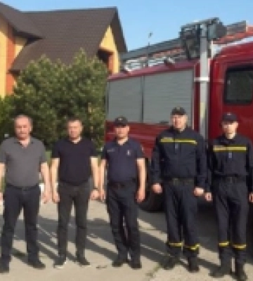 У Вилковому рятувальникам передали нову пожежну машину