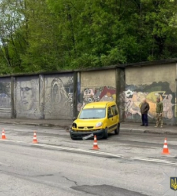 У Львові перекинувся автомобіль (ВІДЕО)