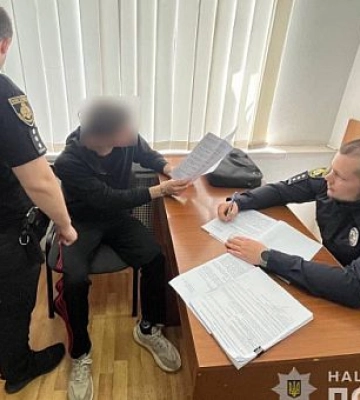 Поліцейські затримали 19-річного криворіжця, який вдарив ножем знайомого