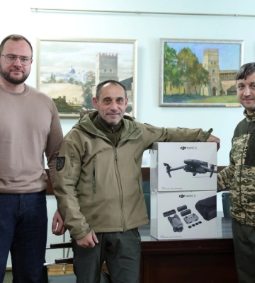 Луцький міський голова передав захисникам квадрокоптери