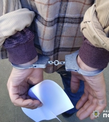 В Одесі побили і пограбували перехожого