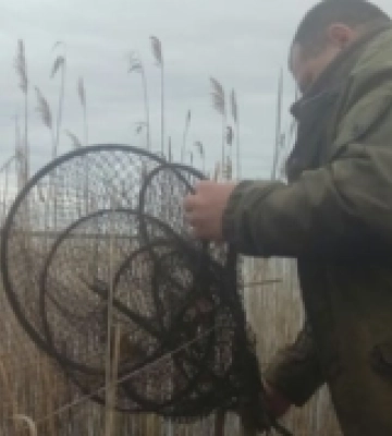 Природоохоронці витягли з води Шацьких озер на Волині двадцять заборонених знарядь лову