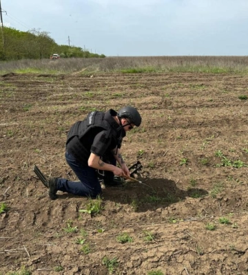 Піротехніки ДСНС Рівненщини продовжують розміновувати деокуповані території Херсонщини