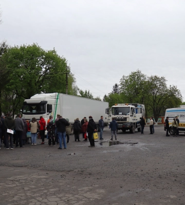 Вимушені переселенці Тростянця отримали гуманітарну допомогу від міжнародних благодійників