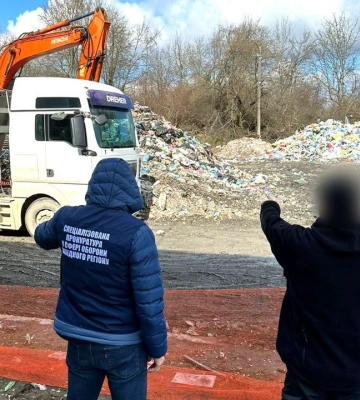 Директора сміттєвої компанії у Львові звинуватили у забрудненні земель на 14,5 млн грн