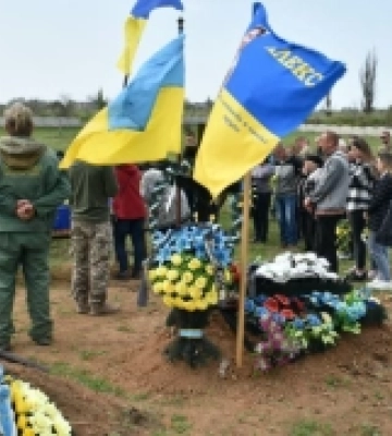 На Миколаївщині провели в останню путь військовослужбовця зі Снігурівки Василя Савсюка