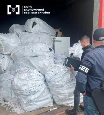 На Львівщині виявили компанію, яка перевозила через кордон нові речі як секонд-хенд