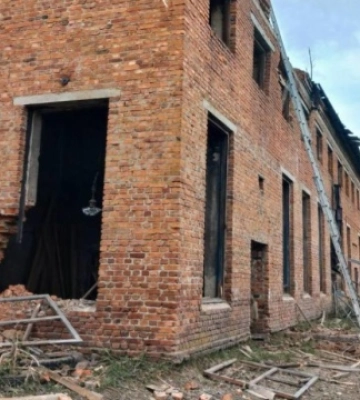 В Ямпільській громаді ворог наніс авіаудар по цивільній інфраструктурі: є поранений