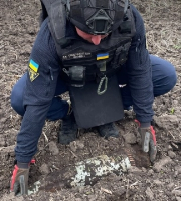 На Київщині у полі знайшли артснаряд