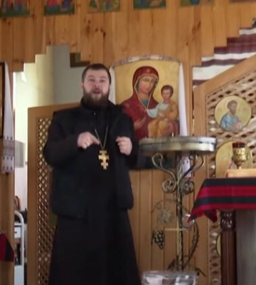 Ісус перетворював воду на вино, а волинський священик перетворив ягоди на гроші: що він хоче збудувати