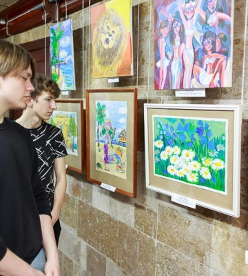 «ArtMix Тараса Черепенка»: Кропивницький ліцеїст презентував персональну виставку живопису та графіки (ФОТОРЕПОРТАЖ)