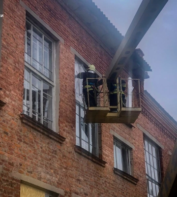 У Шосткинському районі рятувальники ліквідовували наслідки ворожих ударів