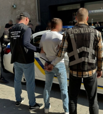 На Закарпатті затримали чоловіка, який за $2300 планував переправити військовозобов&#039;язаного до Румунії