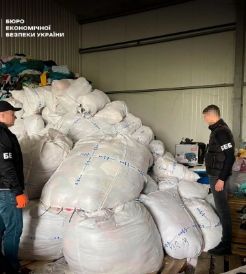 На Львівщині БЕБ викрили компанія, що ввозила нові речі під виглядом секондхенду, аби не платити мито