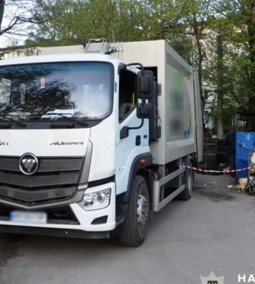 У Житомирі чоловік загинув під пресом сміттєзбирального автомобіля