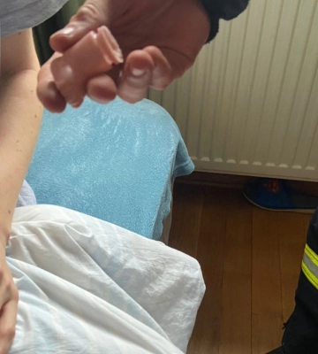 У Франківську палець немовляти застряг в іграшці, знадобилася допомога ДСНС (ФОТО)
