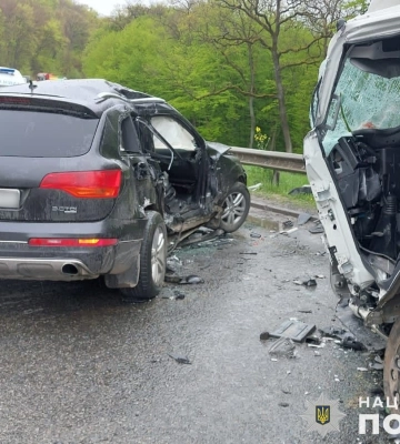 Водій в’їхав у вантажівку: у ДТП на Львівщині загинула жінка