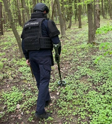 На Дубенщині піротехніки ДСНС знищили боєприпаси часів Другої світової війни