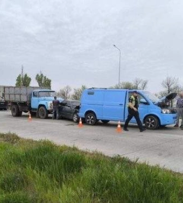 Під Миколаєвом зіткнулись чотири автівки
