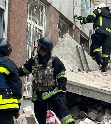 В результате удара РФ по Чернигову погибла 25-летняя лейтенант полиции: новые детали атаки и видео спасения одного из пострадавших