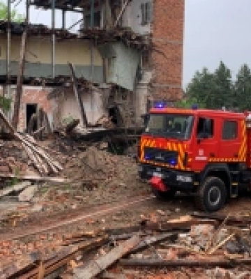 У центрі Мукачева горіла занедбана будівля