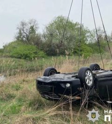 На Полтавщині з річки дістали автомобіль з тілами двох чоловіків
