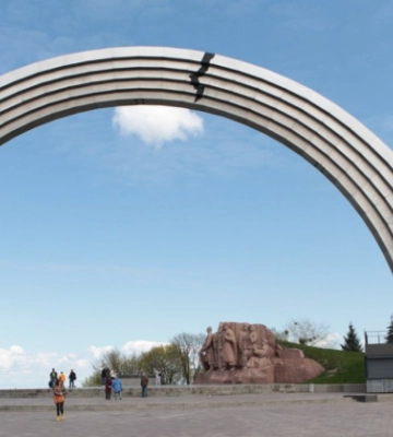 Мінкульт позбавив колишню Арку дружби народів у Києві статусу пам&#039;ятки: тепер її можуть демонтувати
