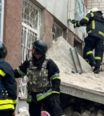 Первые минуты после удара по Чернигову: полиция показала видео
