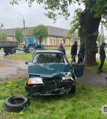 Аварія на перехресті у Черкасах: травмувався водій легковика (ФОТО)