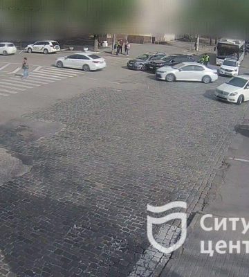 У середмісті Дніпра сталася ДТП: дорожній рух ускладнено