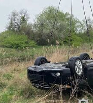 На Полтавщині з річки дістали автомобіль з тілами двох чоловіків