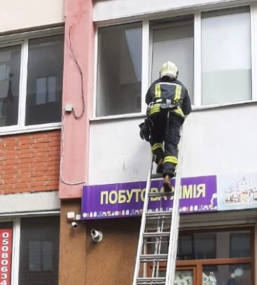 У Луцьку рятувальники виявили тіло в квартирі 