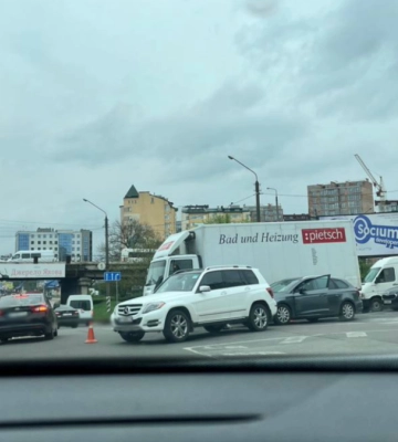 ДТП під мостом на Пасічну в Івано-Франківську спричинило вечірні корки