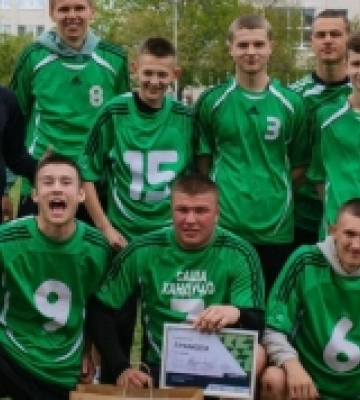 Благодійний мініфутбол: у Вараші зібрали 30 тисяч гривень на підтримку ЗСУ